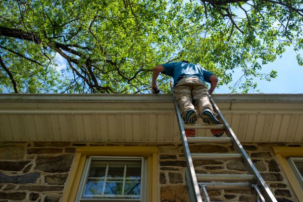 Industrial Gutter Cleaning in Sanford